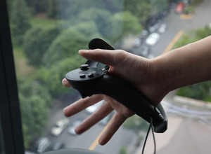Valve新型VRコントローラー「Knuckles EV2」の開発キットが出荷開始！ 『Portal』風の技術デモも 画像