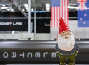 Valveのゲイブ・ニューウェル氏がノーム人形を宇宙に送り込む! Rocket Labの衛星打ち上げミッションに参加 画像