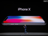 ホームボタンが消えて全面ディスプレイになった「iPhone X」が登場！顔認証は双子も識別!? 画像