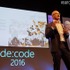 ナデラCEOによる「de:code 2016」基調講演の模様（マイクロソフト公式サイトより）